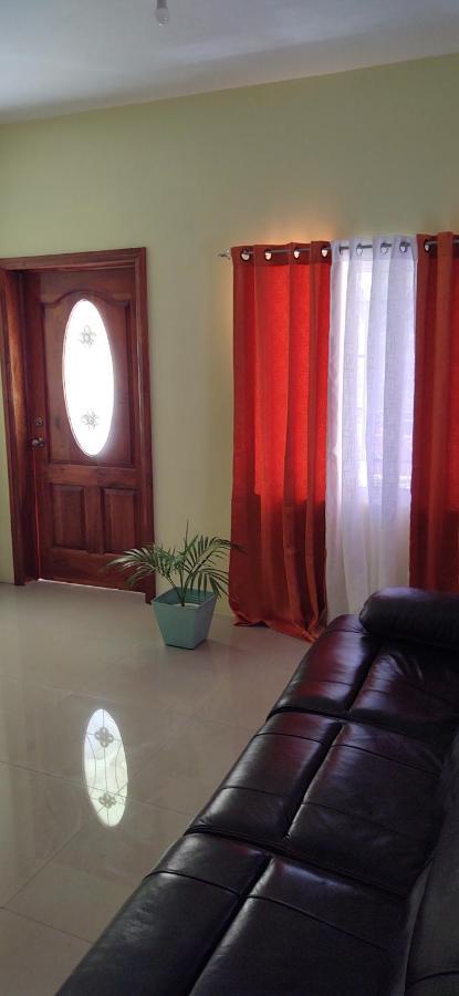 Royal Vybez Vacation Homes Spanish Town Eksteriør billede
